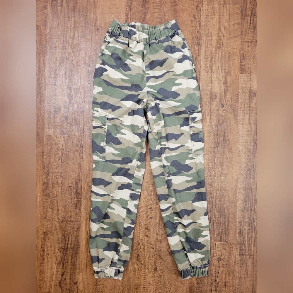 FREE W BUNDLE H&M Divided camo pants